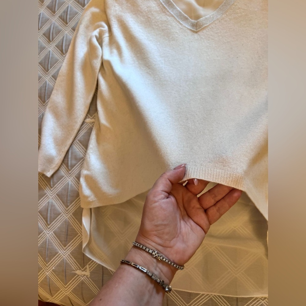 Made in Italy More SISTE Chic Cream V-Neck wool Women's Sweater| size M - Picture 15 of 16